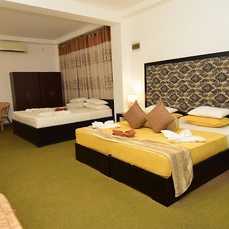 L&D Stay Inn Hikkaduwa Buitenkant foto